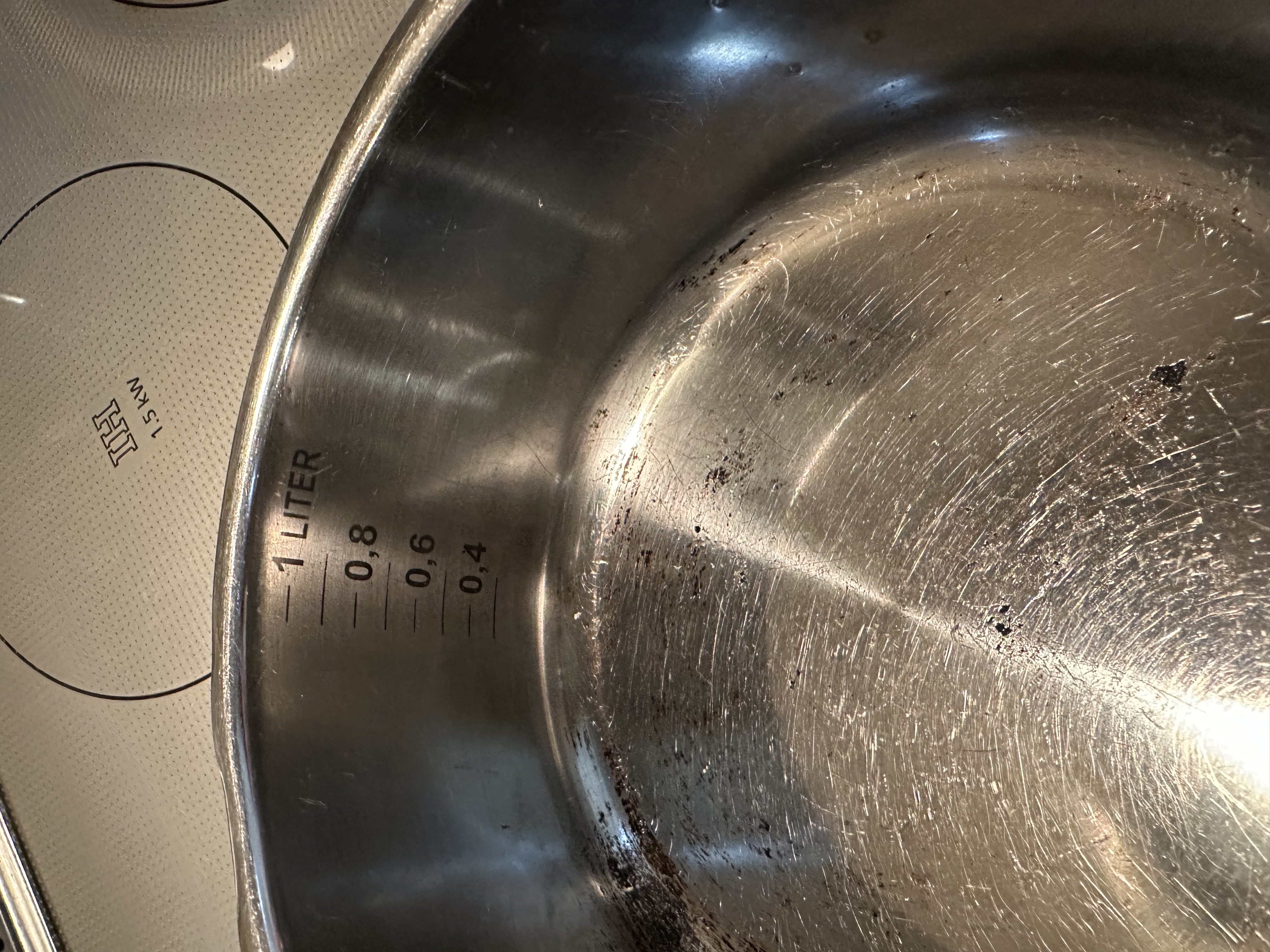 何かをちょっとだけ作りたいという時に便利な無骨系鍋のイメージ