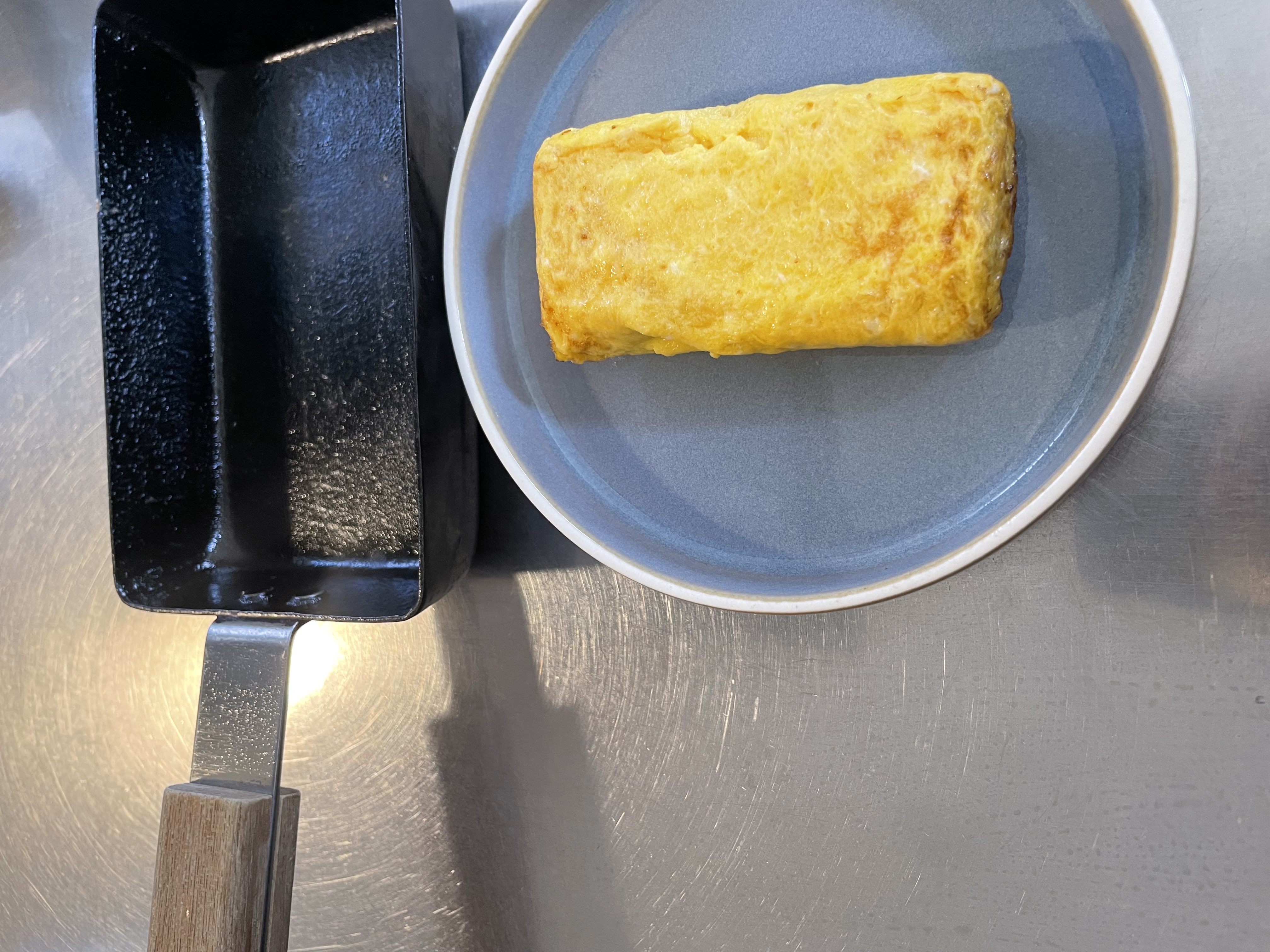 鉄フライパンは扱いづらい⁈ambaiなら大丈夫。お弁当作りに最適サイズは角小だったのイメージ