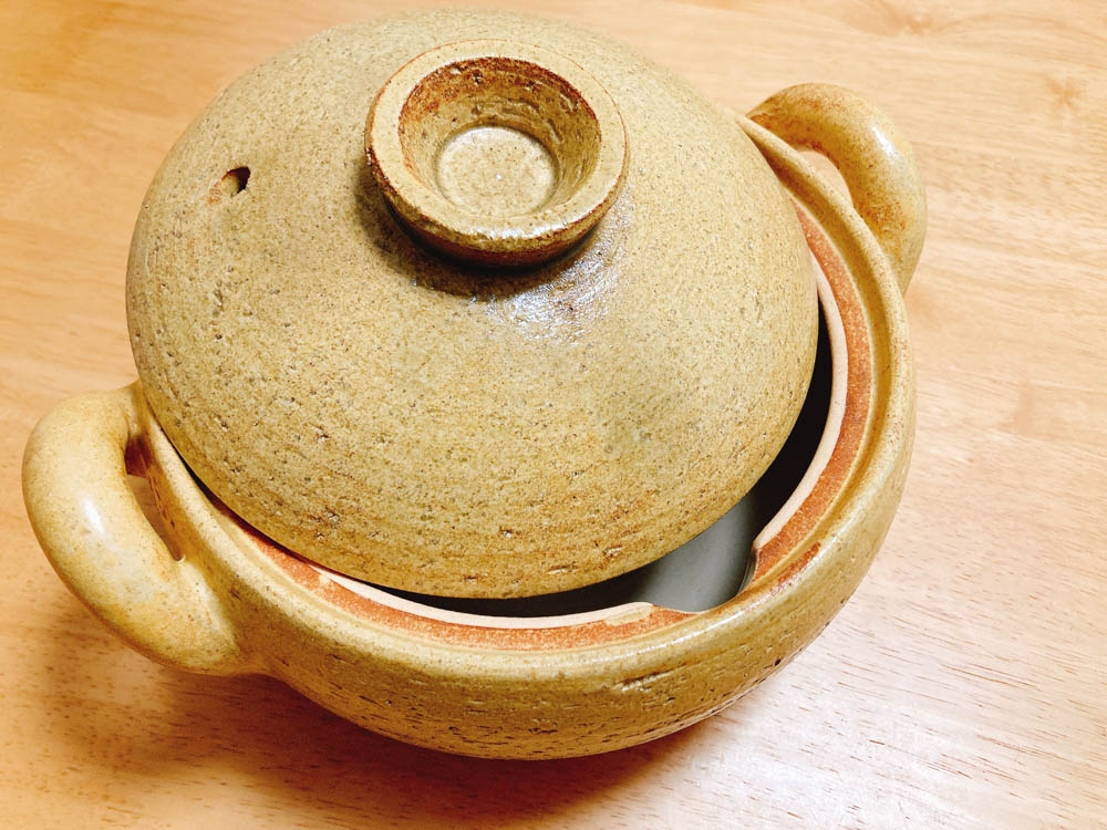 ころんとした形がかわいい、高蓄熱性と遠赤外線効果でおいしいお料理が作れる土鍋のイメージ